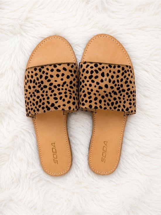 Soda Shoes - Soda Leopard Print Slide‎ Sandals Size 8 | Cheetah Animal Print Flat Slides